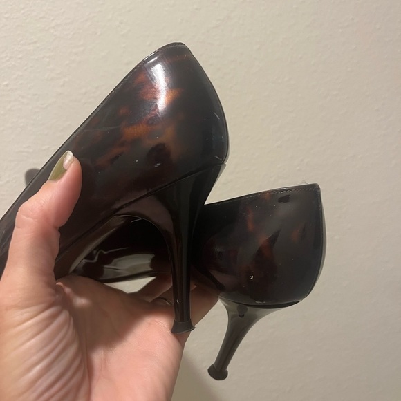 Stuart Weitzman Tortoise Pumps size 8 - Picture 8 of 9